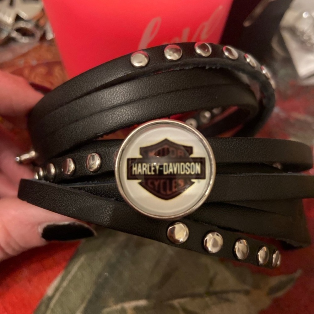 HD Snap Button Wrap Bracelet - Picture 7 of 9